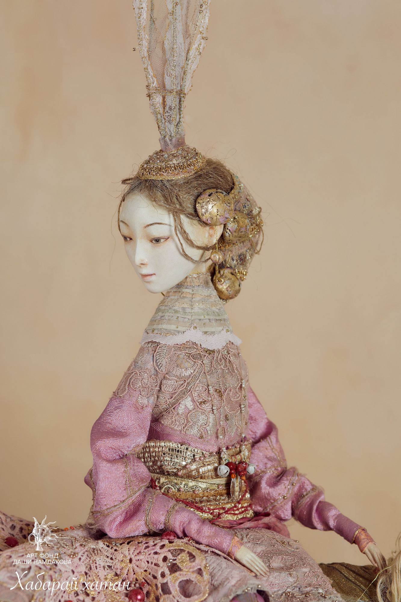 Выставку «Куклы Бурятии» украшают более работ мастеров-кукольников